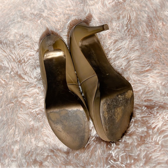 Tahari platform 3 1/2” heels, sz 9 1/2 Excellent condition, beige patent - Picture 5 of 6